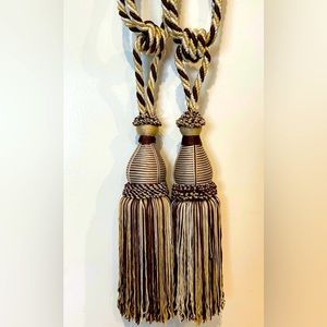 Pair of tassels with tie backs 29.5”